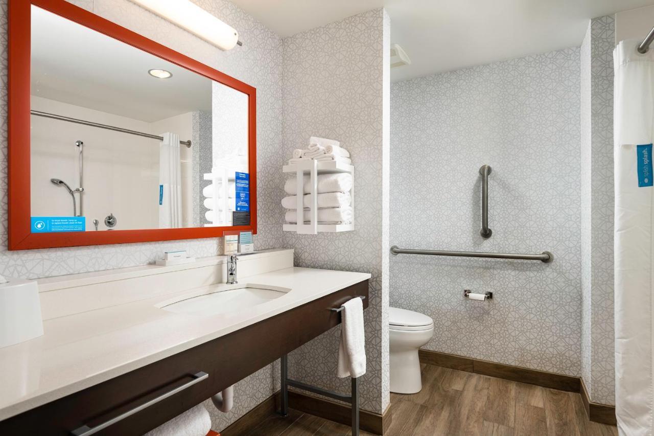 Hampton Inn Buffalo - Амхърст Екстериор снимка