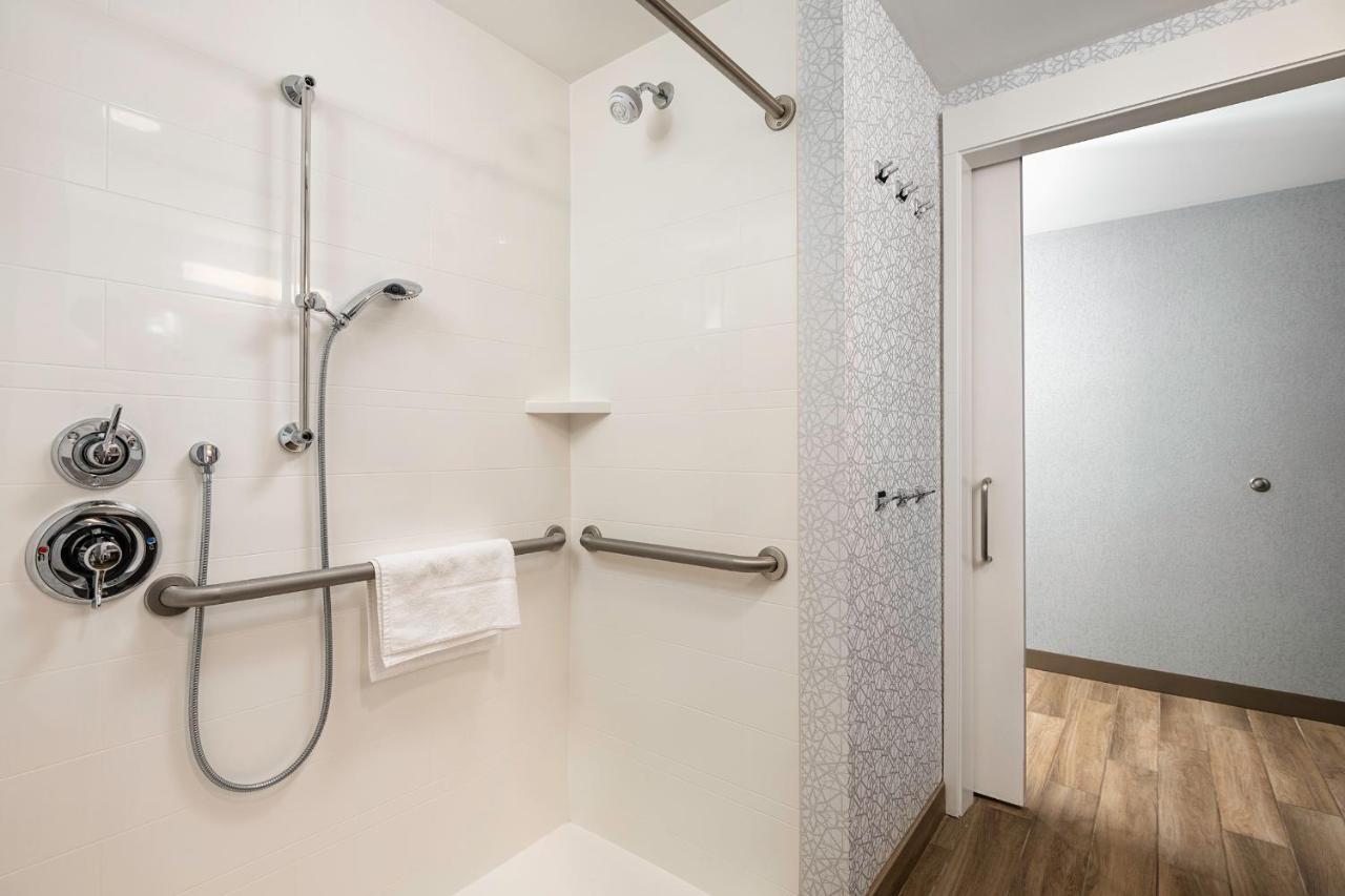 Hampton Inn Buffalo - Амхърст Екстериор снимка